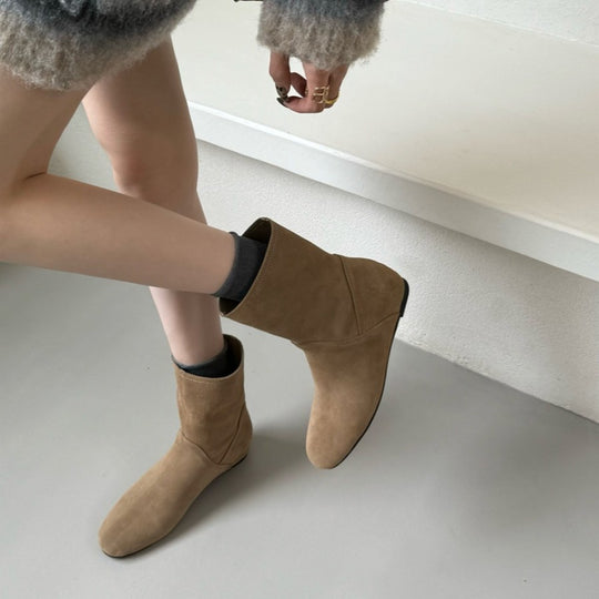 Damen Elegante Stiefeletten aus weichem Wildleder mit praktischem Anziehschlitz EB