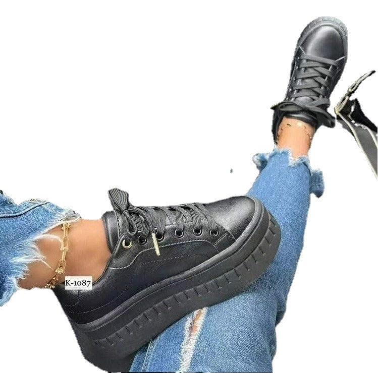 Damen Plateau-Sneaker mit modischem Metallic-Design und rutschfester Sohle EB
