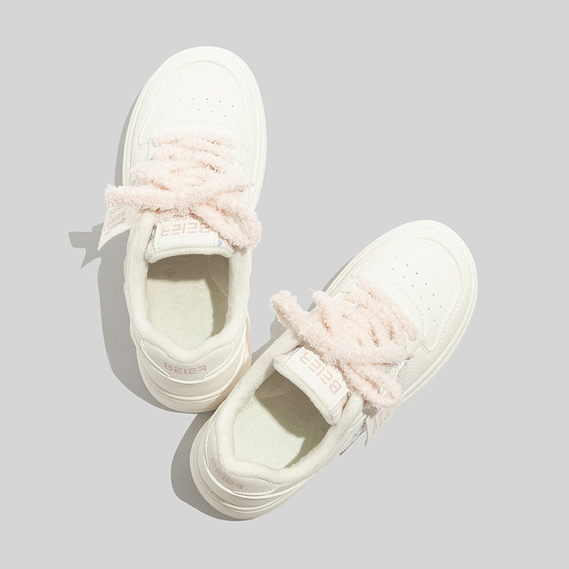 Damen Sneakers mit innovativem, weichem Innenfutter und speziellen Schnürdetails EB