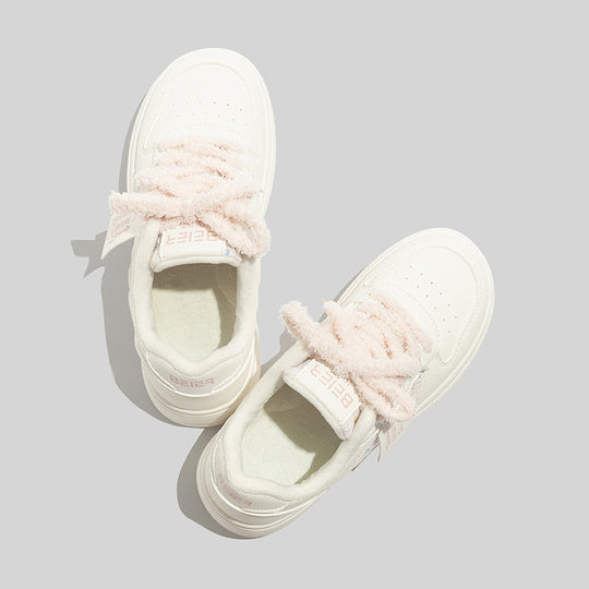 Damen Sneakers mit innovativem, weichem Innenfutter und speziellen Schnürdetails EB