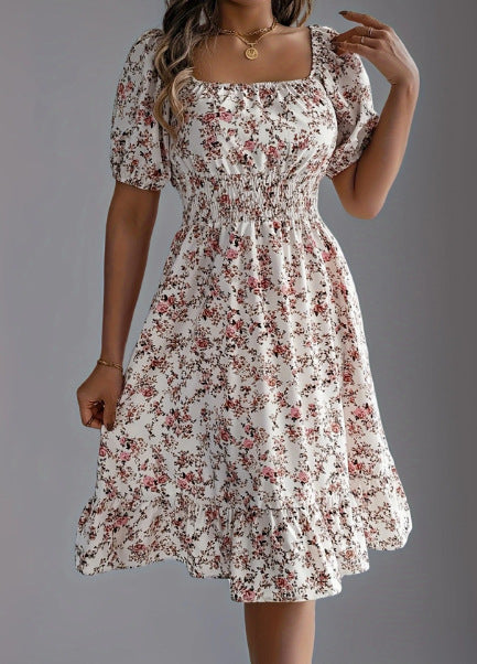 Damen sommerliches Blumenkleid mit Puffärmeln und Rüschensaum EB