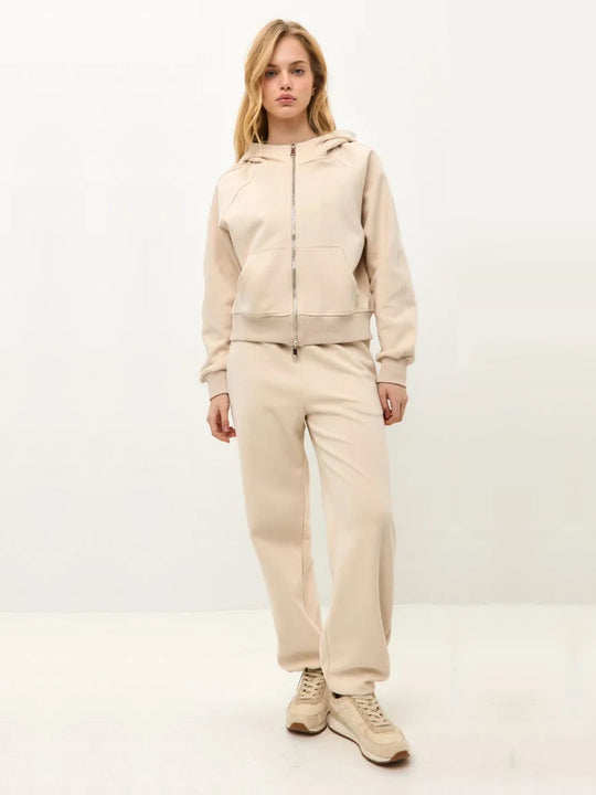 Damen entspanntes Fleece-Zweiteiler Set mit Raglan-Kapuzenjacke, durchgehendem Reißverschluss und gerader Relax-Jogginghose Eichborn Berlin