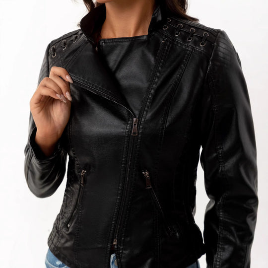 Damen nan taillierte Kunstleder-Bikerjacke mit gesteppter Schulterpartie, asymmetrischem Reißverschluss und Zierösen EB