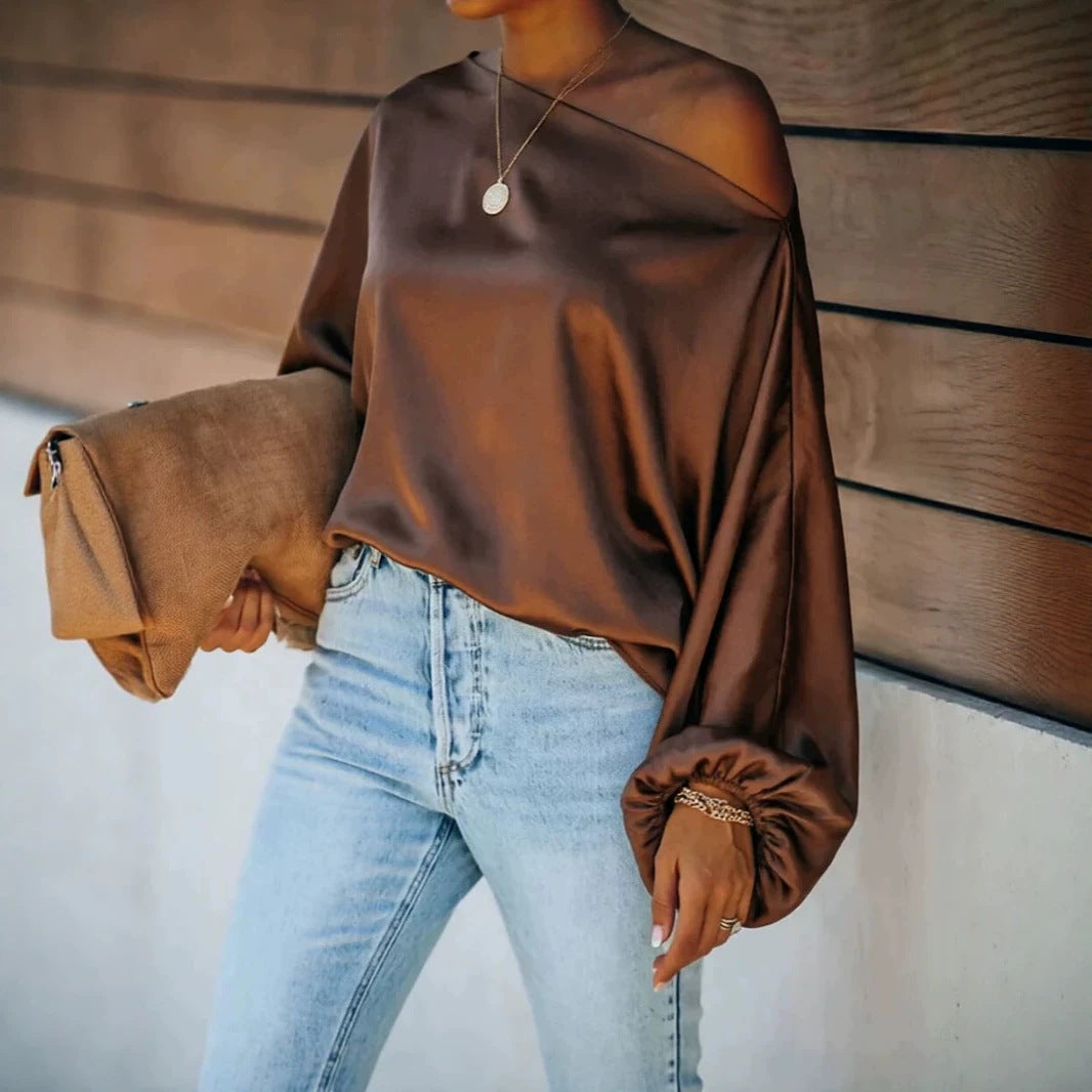 Damen Satinbluse mit asymmetrischem Carmen-Ausschnitt und weiten Fledermausärmeln EB