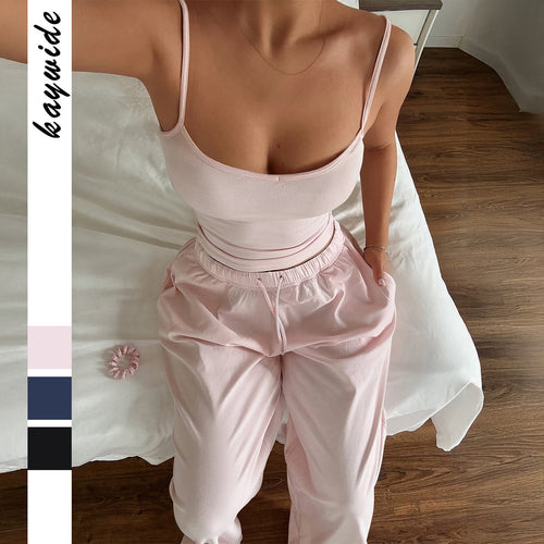 Damen Sportliches Zweiteiliges Set mit schmalem Oberteil und bequemen Hosen EB