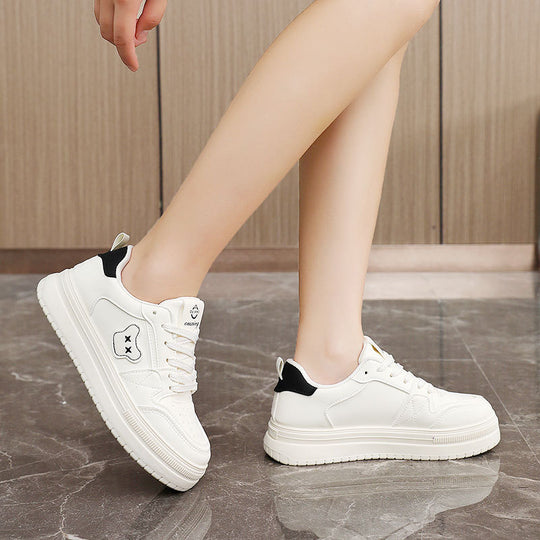 Damen Sportliche Sneaker mit gepolsterter Laufsohle und atmungsaktiver Obermaterialkombination EB