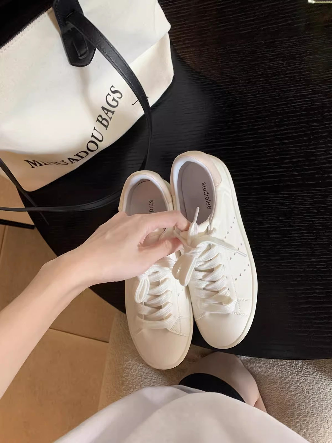 Damen Sportliche Sneaker mit atmungsaktiver Oberflächenstruktur und gepolsterter Sohle EB