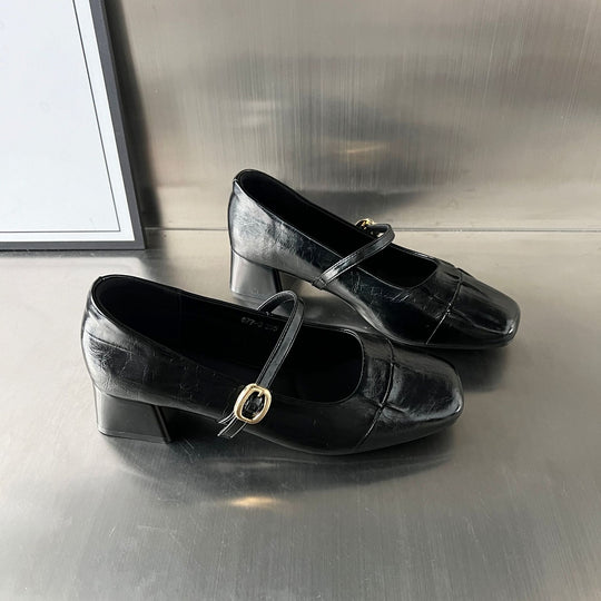 Damen Elegante Ballerinas mit dekorativem Riemen und hochwertiger Lederoberfläche EB