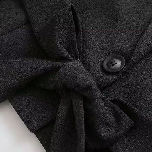 Damen modische Kurzjacke mit elegantem Schnitt und praktischen Details EB