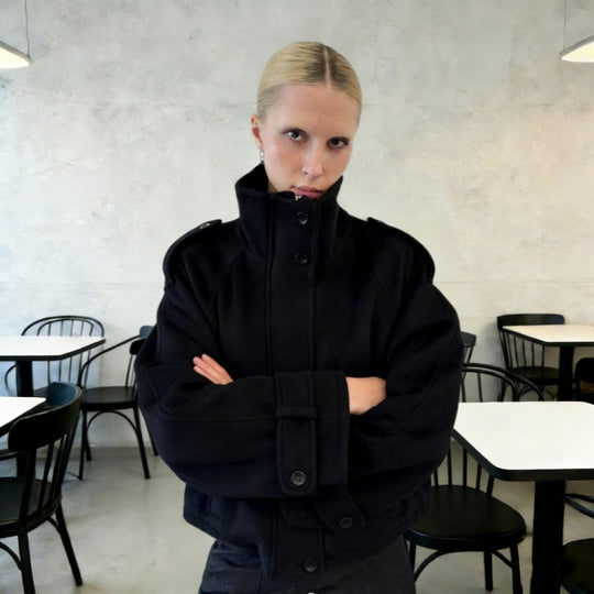 Damen nan kurzer Wollmix-Blouson mit hohem Stehkragen, Schulterpatten und voluminösen Ballonärmeln EB