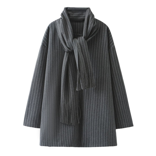 Damen modische Steppjacke mit asymmetrischem Kragen und einem eleganten Schal EB