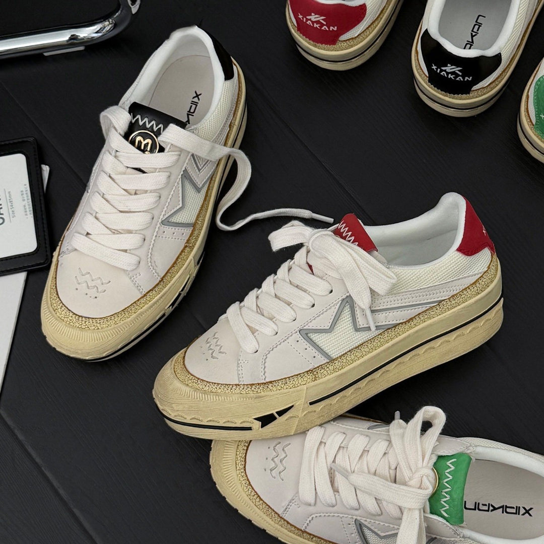 Damen modische Plattform Sneakers mit robustem Obermaterial und glänzendem Akzent EB