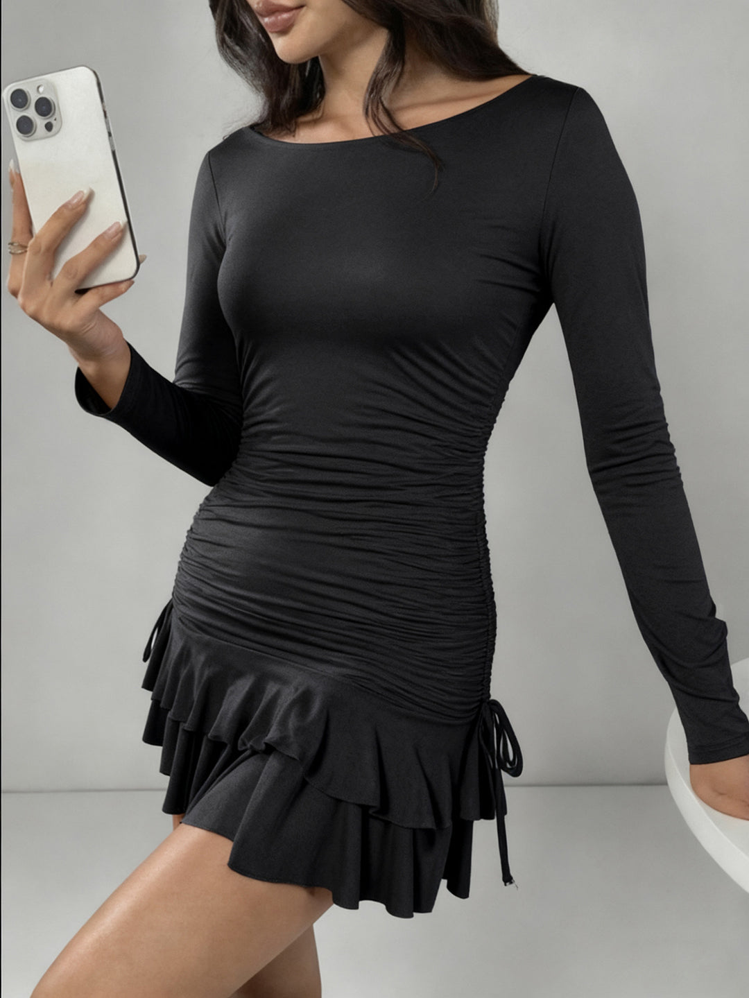 Damen Figurbetontes Minikleid mit Rüschendetails und seitlichen Bindebändern EB