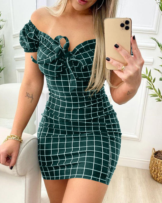 Damen figurbetontes Minikleid mit Rüschendetails und Karomuster EB