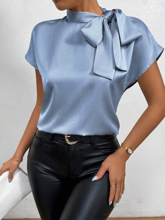 EB | Satinbluse Kurzarm Hoher Kragen mit Schleife Eleganter Entspannter Schnitt