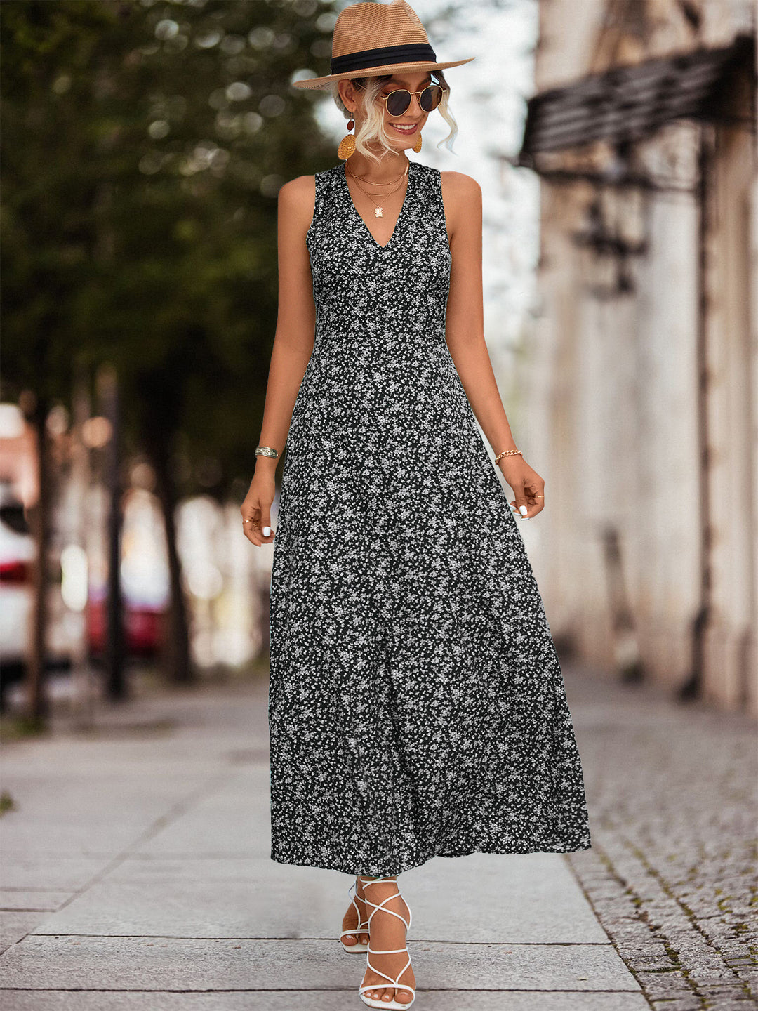 Damen Maxikleid mit floralem V-Ausschnitt und schwingendem Rock EB
