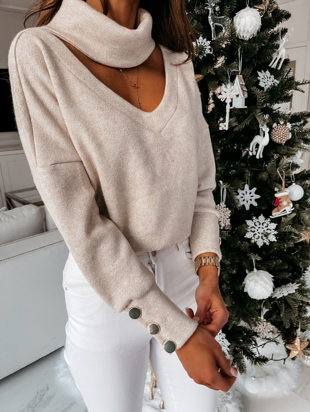 Damen Glamouröser Strickpullover mit angeschnittenem Rollkragen und schicken Knopfdetails EB