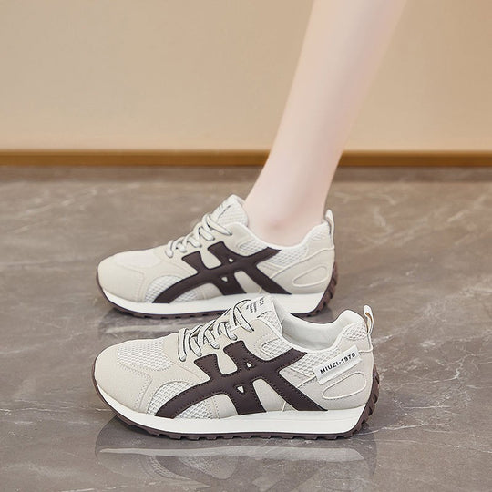 Damen Sportliche Sneaker mit atmungsaktiven Mesh-Einsätzen und verstärktem Fußbett EB