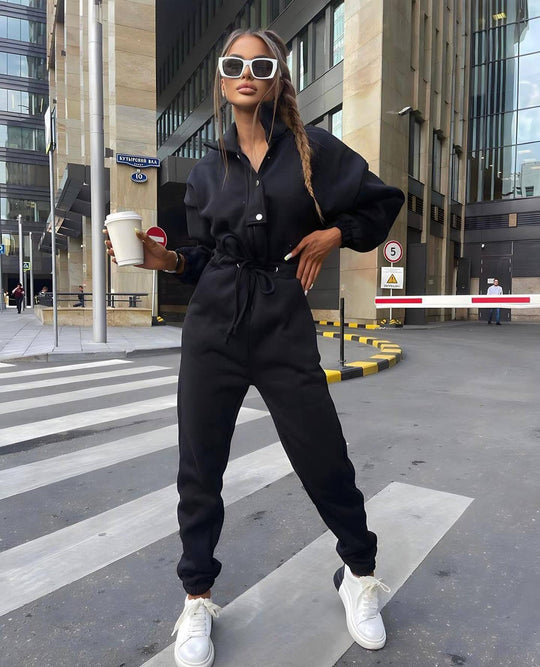 Damen taillierter Velours-Jumpsuit mit Tunnelzug Stehkragen und elastischen Bündchen Eichborn Berlin