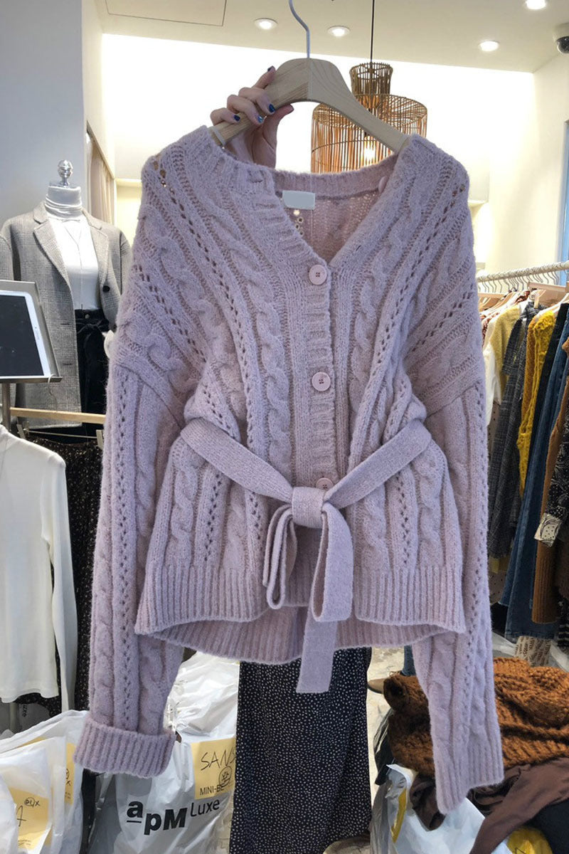 Damen Strickjacke mit Taillengürtel und Zopfmuster EB