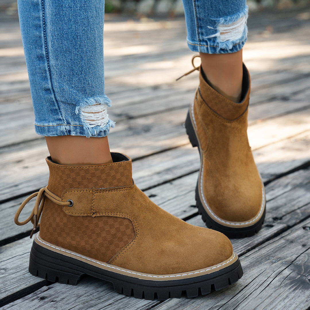 Damen  kurze Wildleder-Stiefelette mit robuster Profilsohle und gepolstertem Schaft EB