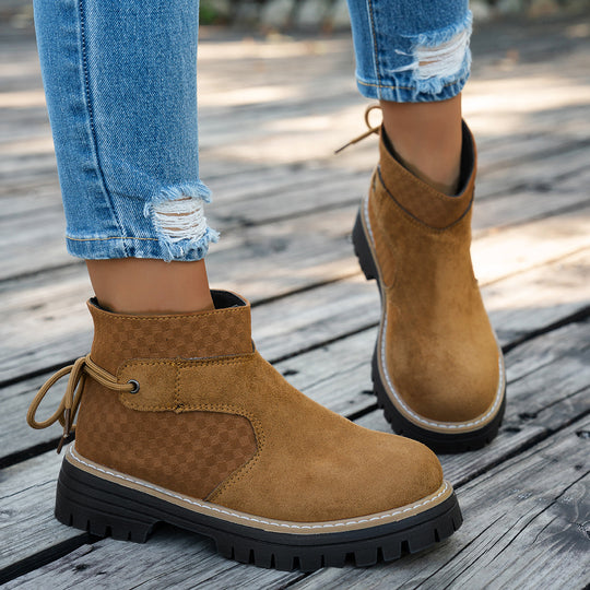 Damen  kurze Wildleder-Stiefelette mit robuster Profilsohle und gepolstertem Schaft EB