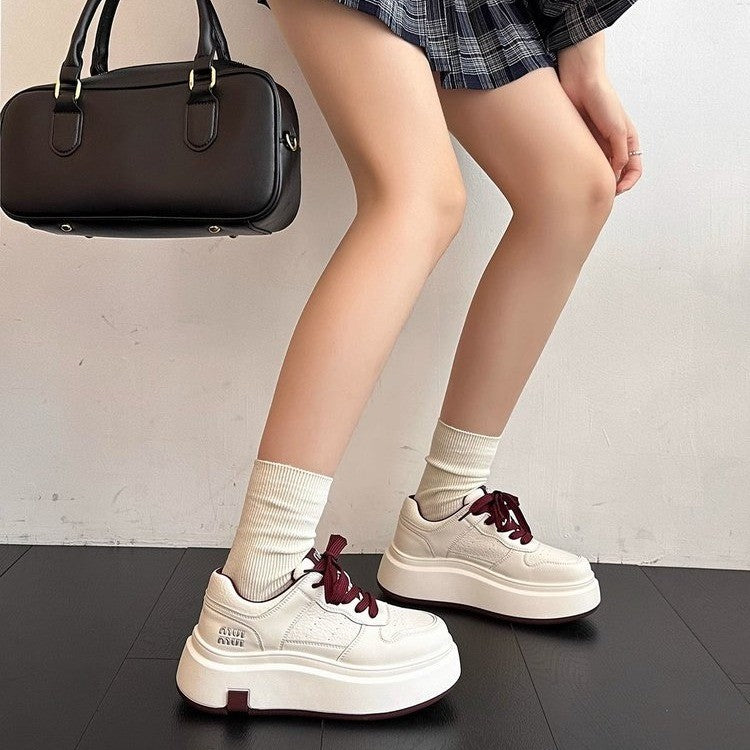 Damen Plattform Sneakers mit einzigartigem Obermaterial und ergonomischer Passform EB