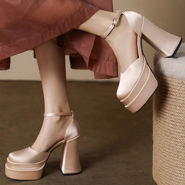 Damen Plateau-Pumps mit modernem Design und elegantem Knöchelriemen EB