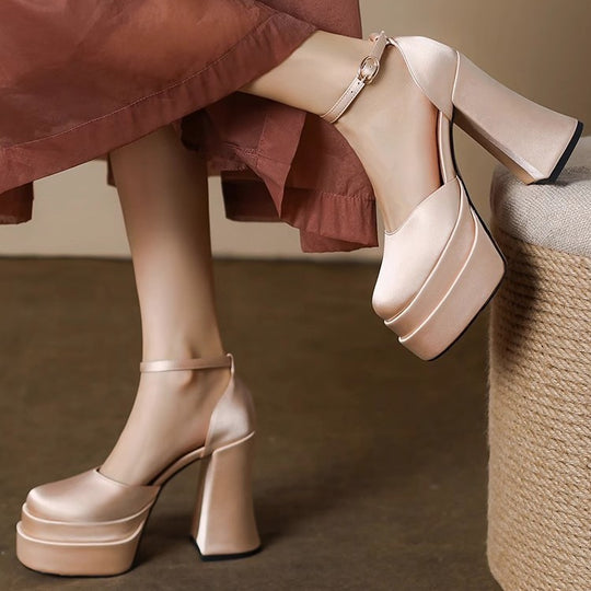 Damen Plateau-Pumps mit modernem Design und elegantem Knöchelriemen EB