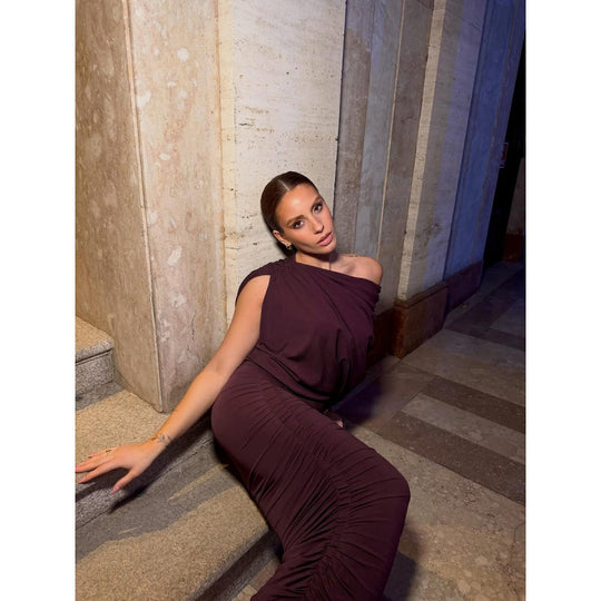 Damen Elegantes Abendkleid mit asymmetrischem Schnitt und gerafften Details EB