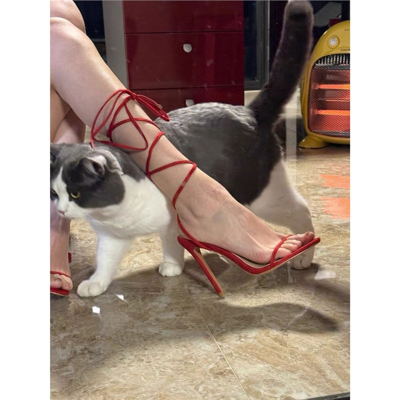 Damen elegante High Heel Sandalen mit raffinierten Riemchen EB