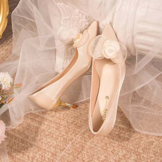 Damen Spitze Pumps mit zierlichem Blumenakzent EB