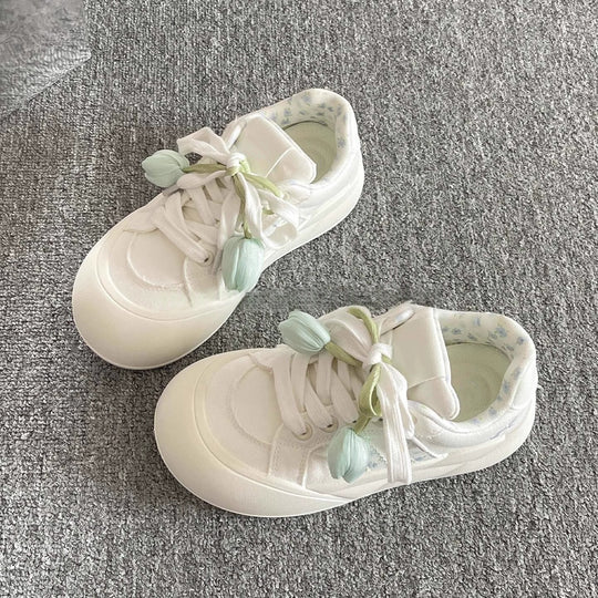 Damen Sneakers mit dekorativen Blütenakzenten und bequemer Polsterung EB