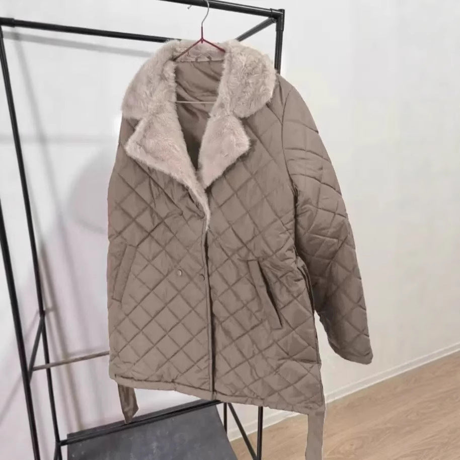 Damen gesteppte Winterjacke mit weichem Kragen und praktischen Taschen EB