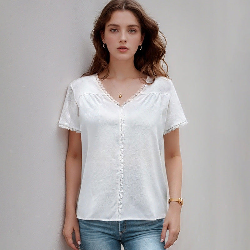 Damen Bluse mit zarten Spitzenakzenten und Knopfdetails EB