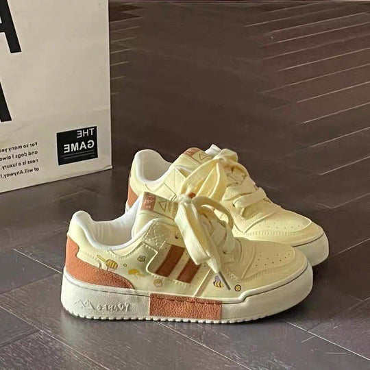 Damen Sneakers im verspielten Design mit bunten Applikationen und bequemer Dämpfung EB