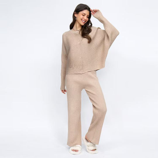 Damen hochwertiges Strick-Lounge-Set mit weiter Schnittführung und Knopfdetails EB