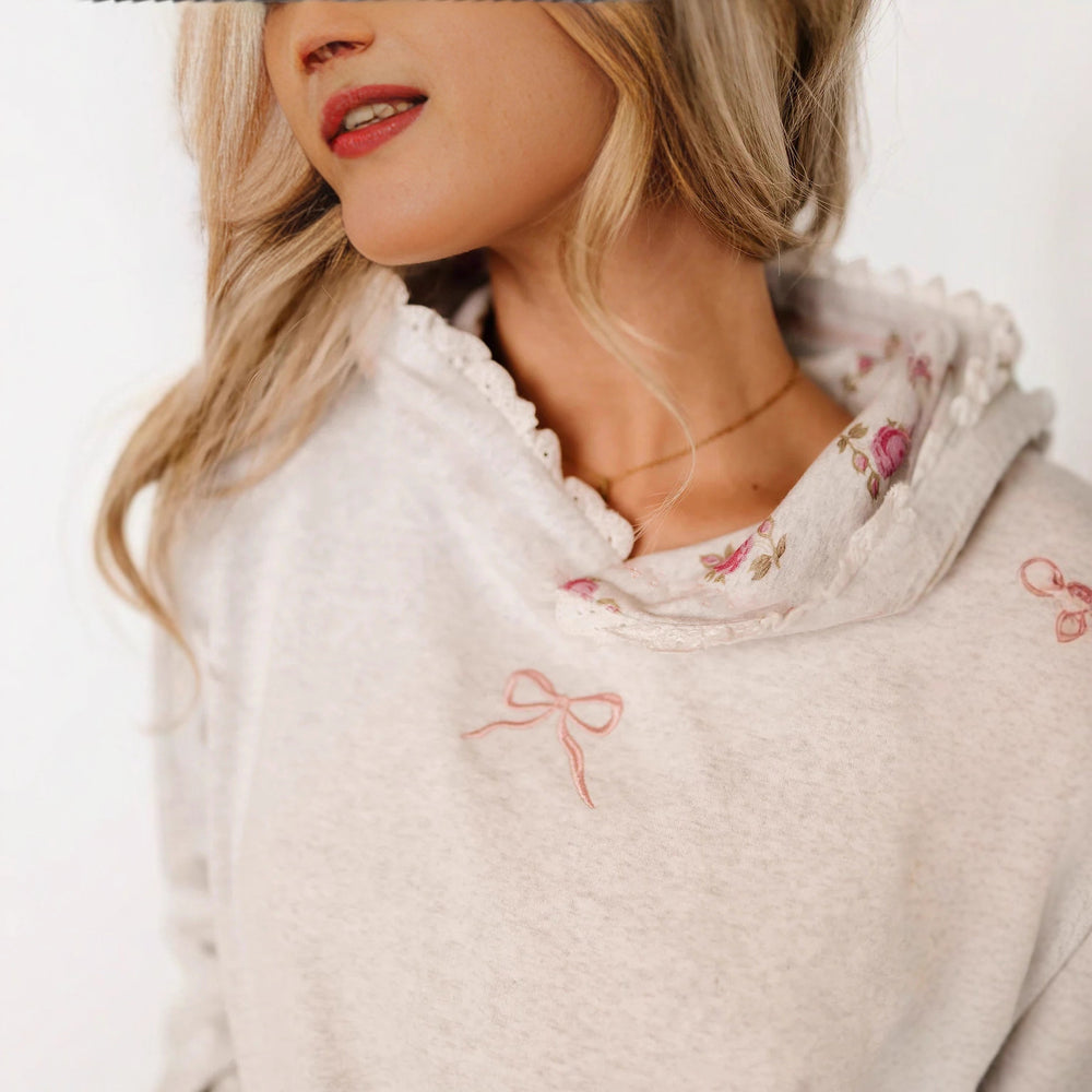 Damen Kapuzenpullover mit verspieltem Spitzenrand und floralem Innenfutter EB