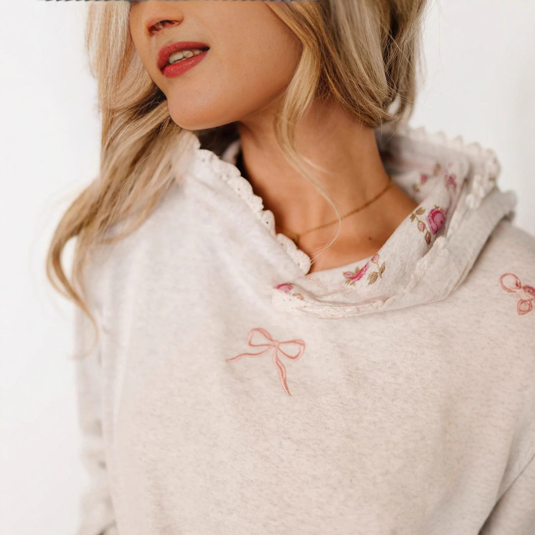 Damen Kapuzenpullover mit verspieltem Spitzenrand und floralem Innenfutter EB