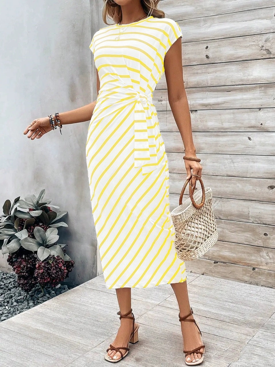 Damen Wickelkleid im modernen Streifenlook mit Taillenknoten EB