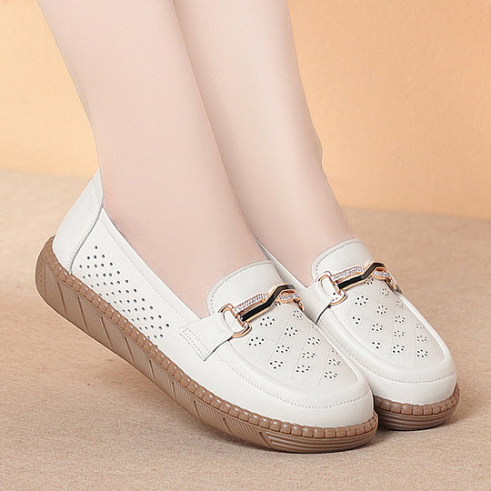 Damen Mokassins mit luftiger Perforation und modischem Schmuckdetail EB
