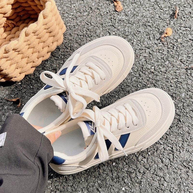 Damen Sportliche Sneakers mit trendigen Akzenten und hochwertiger Materialkombination EB