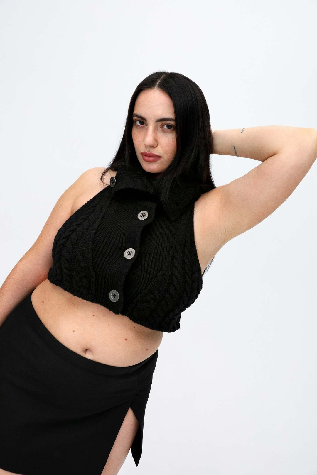 Damen gehäkeltes Crop-Oberteil mit hochgeschlossenem Kragen und Knopfleiste EB