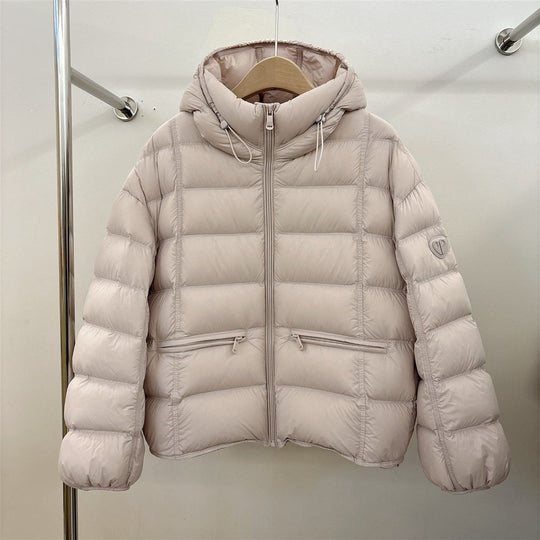 Damen nan kurz geschnittene Thermo-Steppjacke mit Kapuze, Reißverschlusstaschen und elastischen Bündchen EB