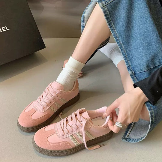Damen Sportliche Sneakers aus hochwertigem Glattleder mit modischen Akzenten EB