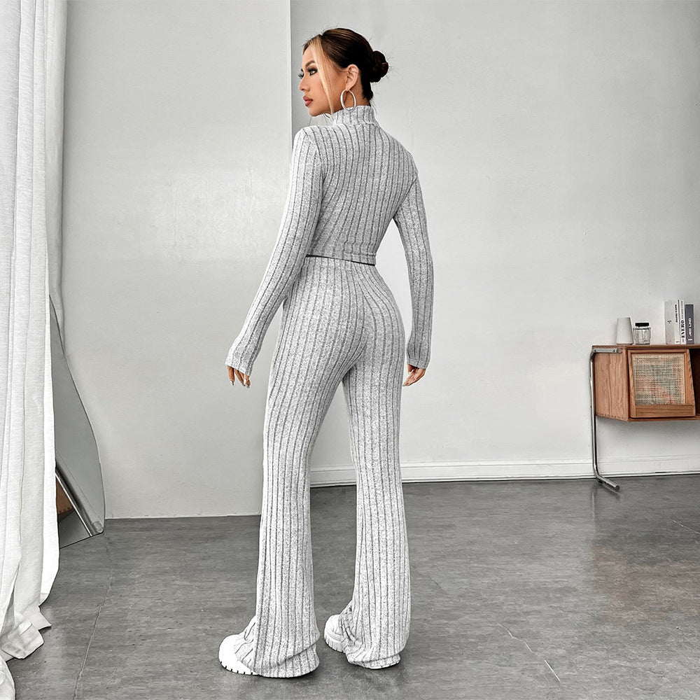 Damen geripptes Strick-Lounge-Set mit Rollkragen-Cropped und weiter Schlaghose Eichborn Berlin