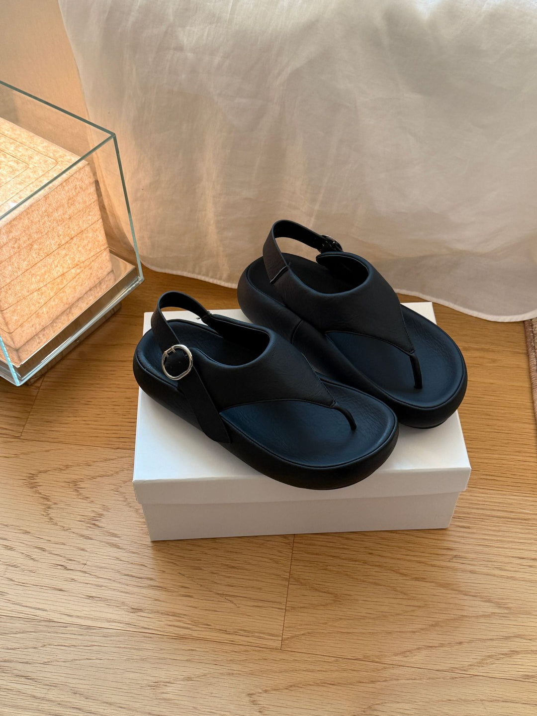 Damen modische Zehentrenner-Sandalen mit elegantem Riemendesign und rutschfester Sohle EB