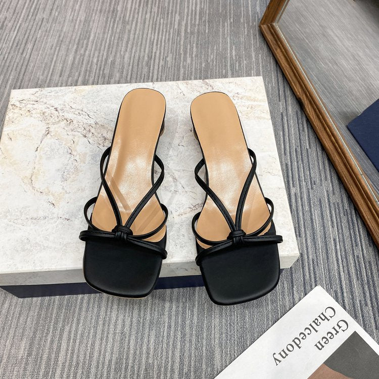 Damen elegante Sandaletten mit metallisch glänzendem Obermaterial und quadratischer Spitze EB
