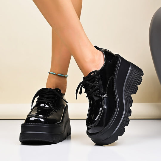 Damen Plateau Schnürschuhe mit glänzendem Obermaterial und rutschfester Sohle EB