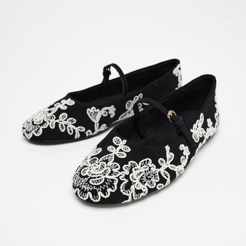Damen Ballerinas mit verstellbarem Riemendesign und aufwendiger Blumenstickerei EB